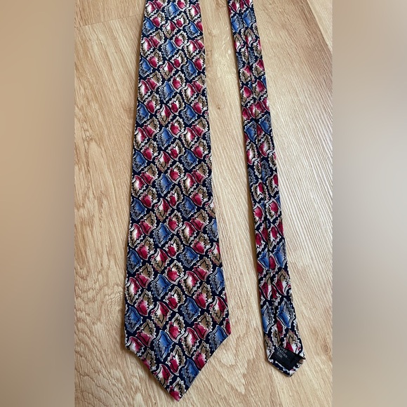 Halston 100% Italian silk tie black blue red - Picture 1 of 5